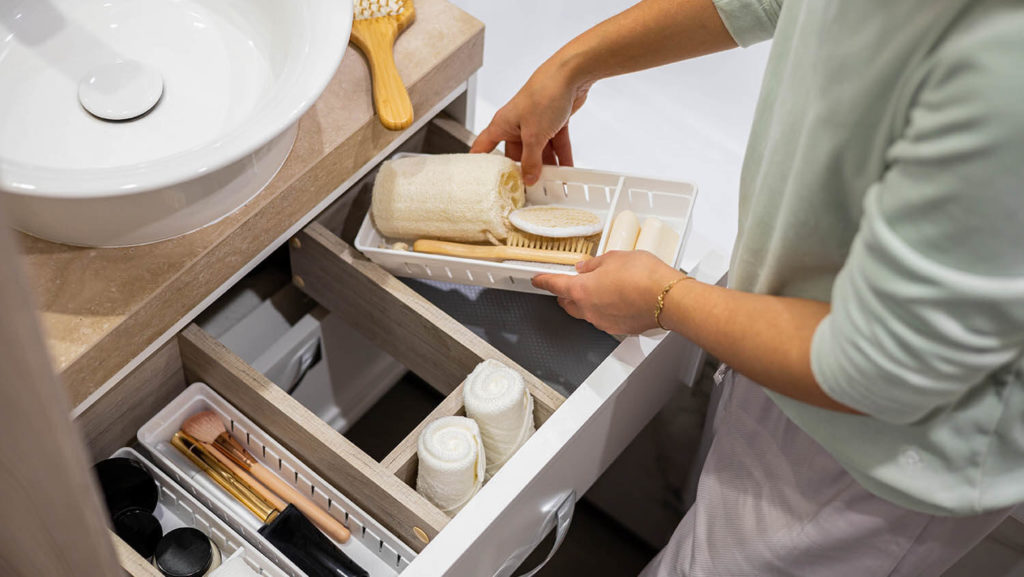 bathroom drawer storage