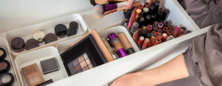 How to store makeup